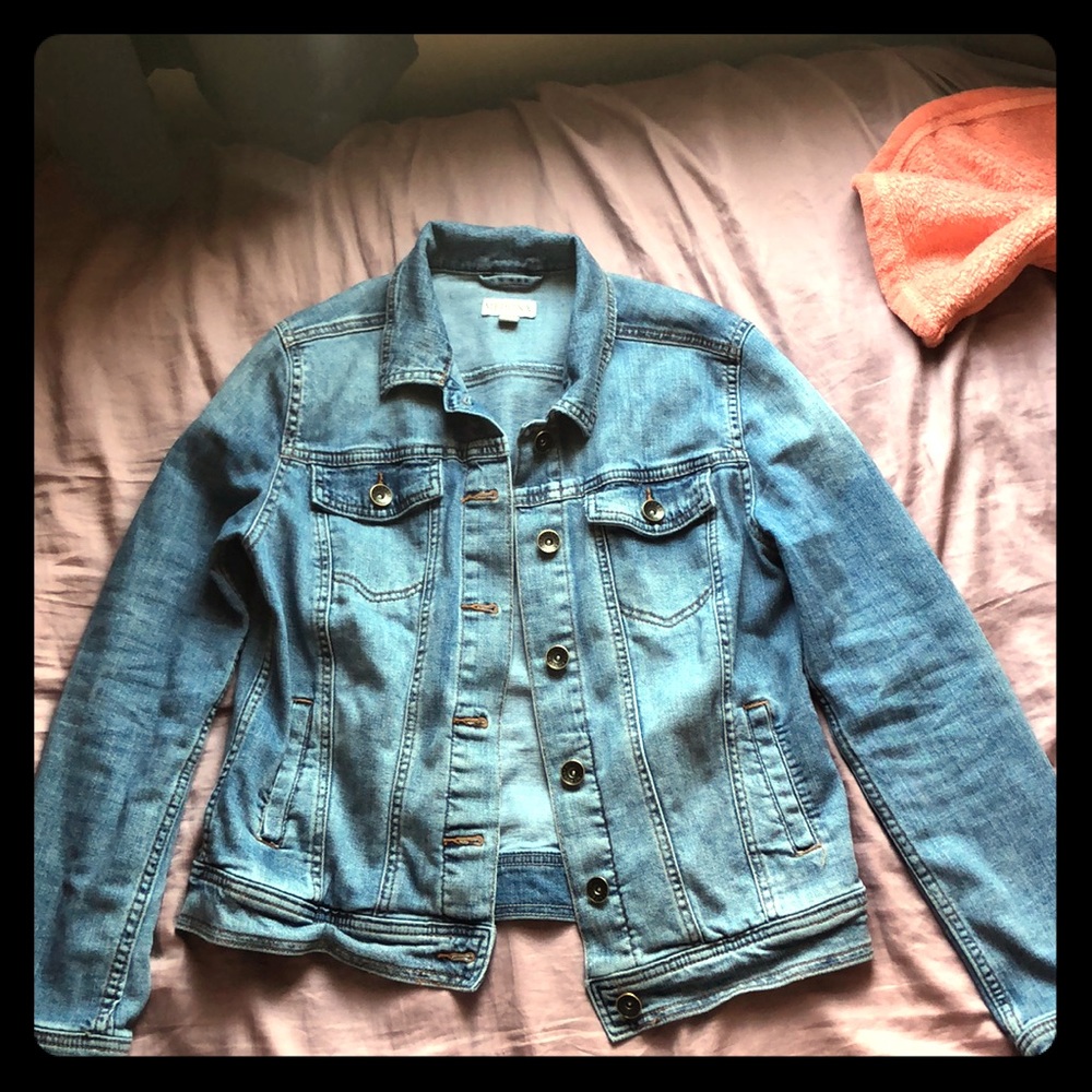 long sleeve medium washed blue jean jacket